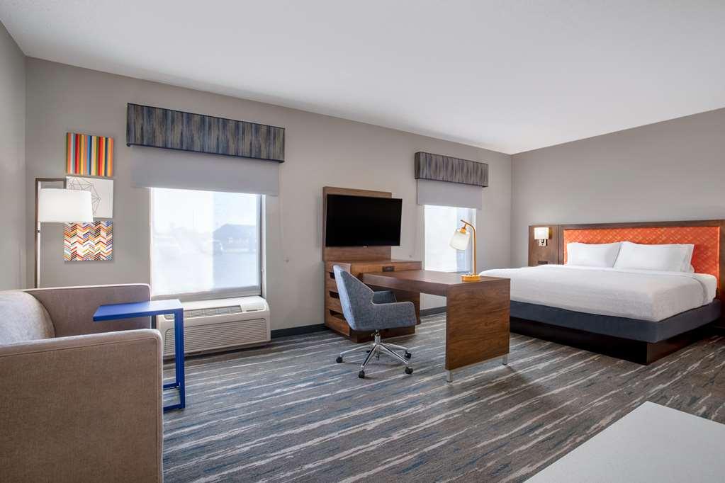 Hampton Inn & Suites Muncie Room photo