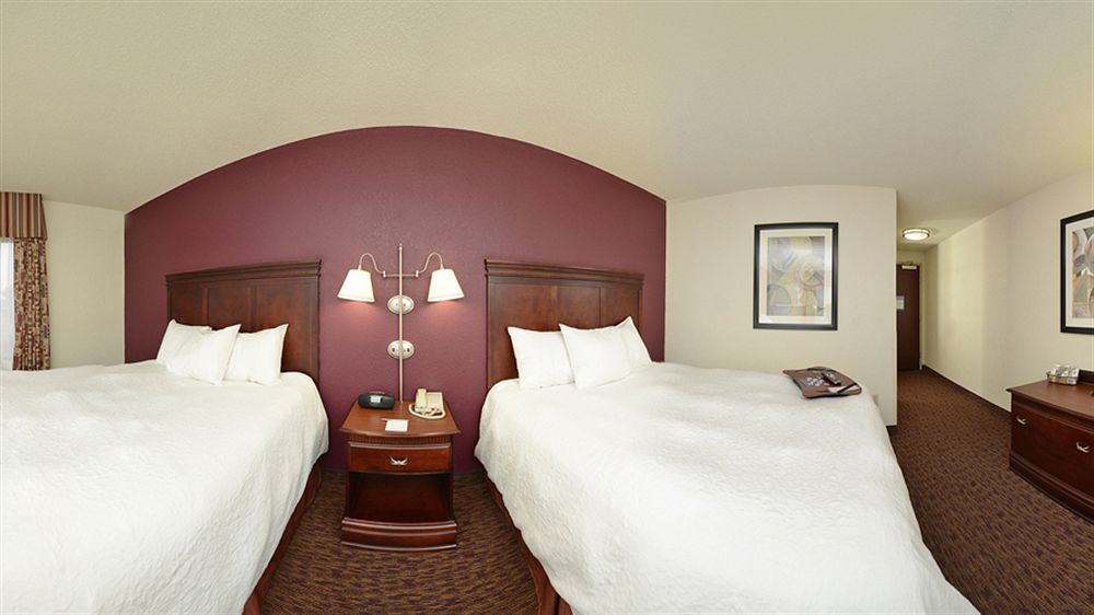 Hampton Inn & Suites Muncie Exterior photo